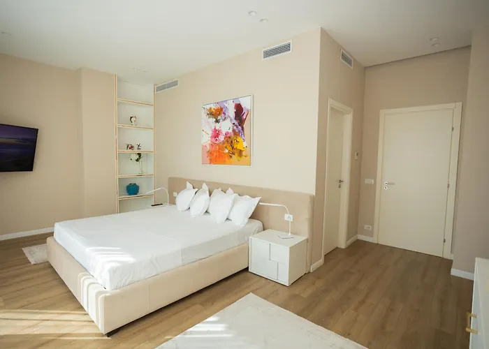 Sea Drive Luxury Coast Villa Palasë