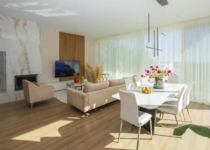 Sea Drive Luxury Coast